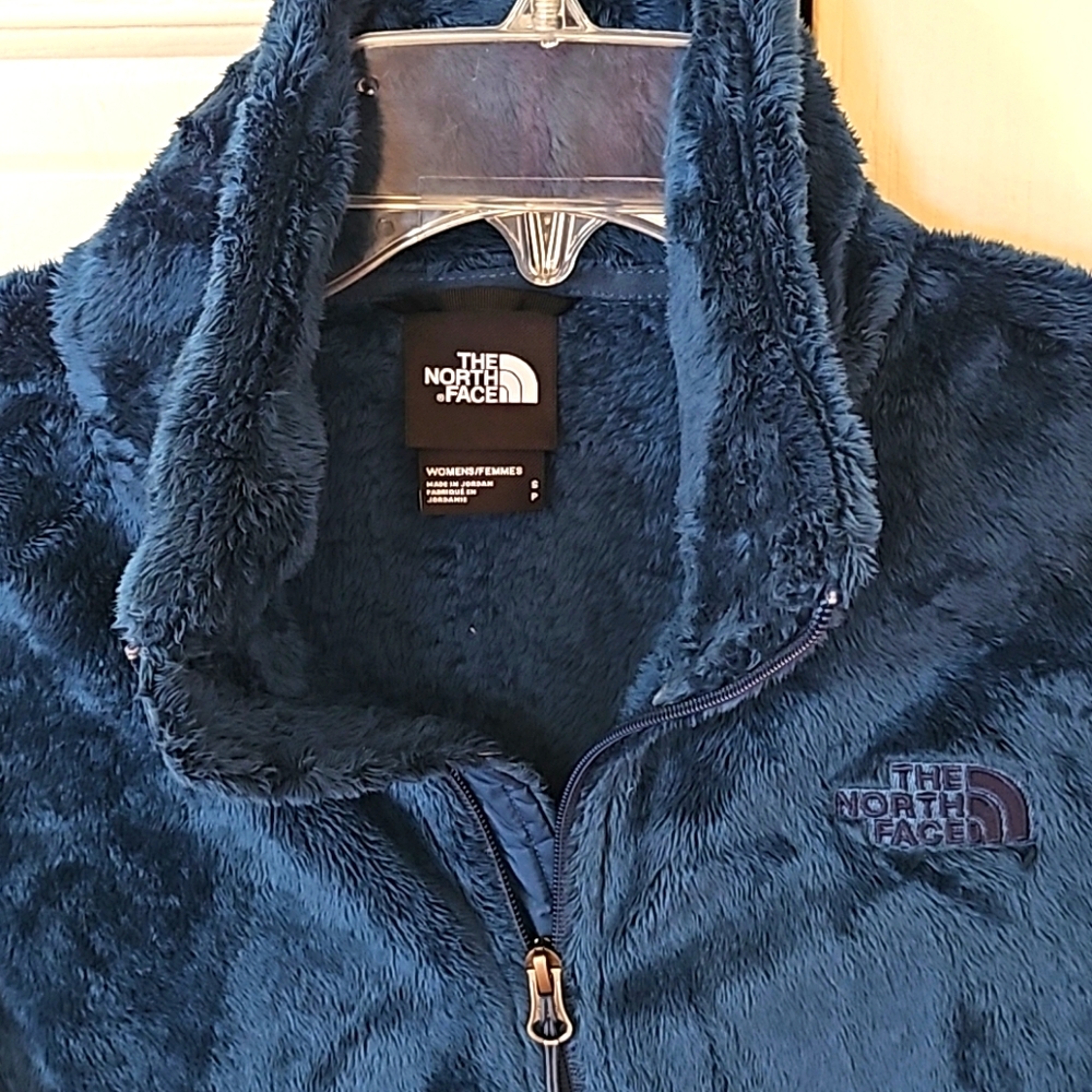 The North Face Plush 1/4th zipper size Small Rich Teal Color